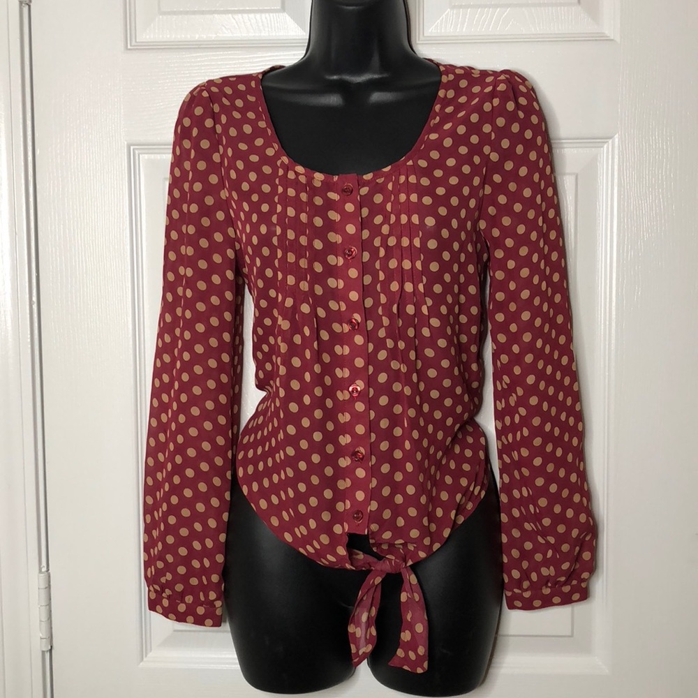 NWT‼️ Burgundy & Tan Polka Dot Top